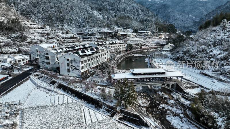 《梅湾雪景》