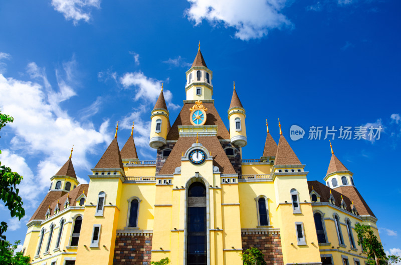 越南芽庄珍珠岛欧式尖顶古堡建筑群