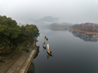 浙江丽水古堰画乡画廊孤帆丽影晨雾航拍