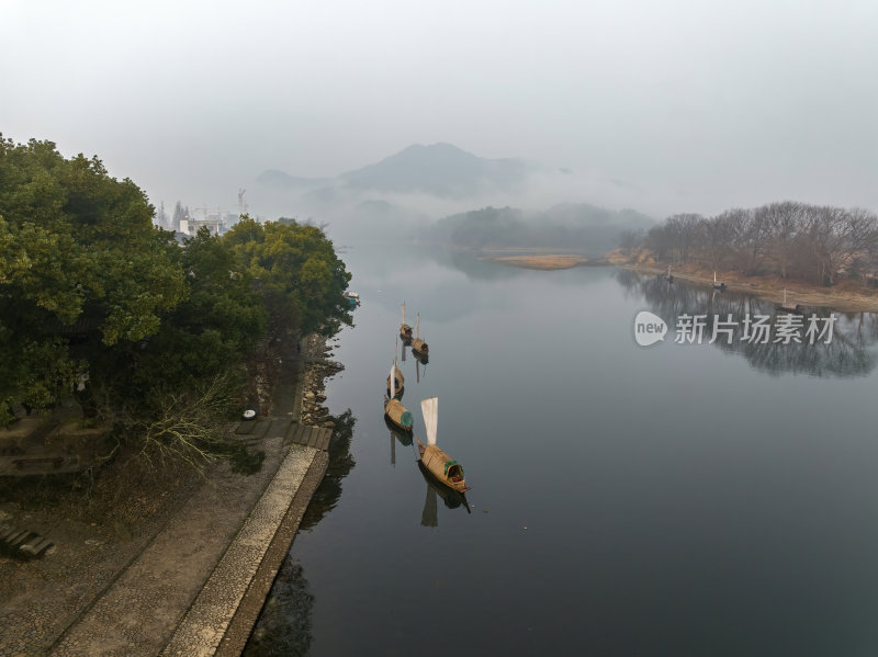 浙江丽水古堰画乡画廊孤帆丽影晨雾航拍