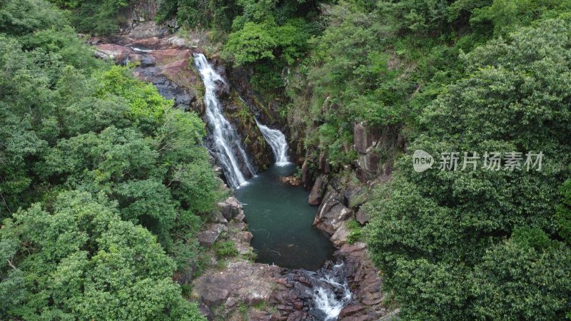 广东东莞：枯水期的“东莞第一瀑”