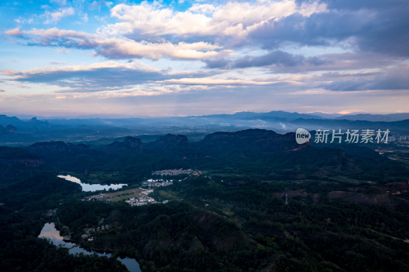 韶关丹霞山晚霞日落航拍图