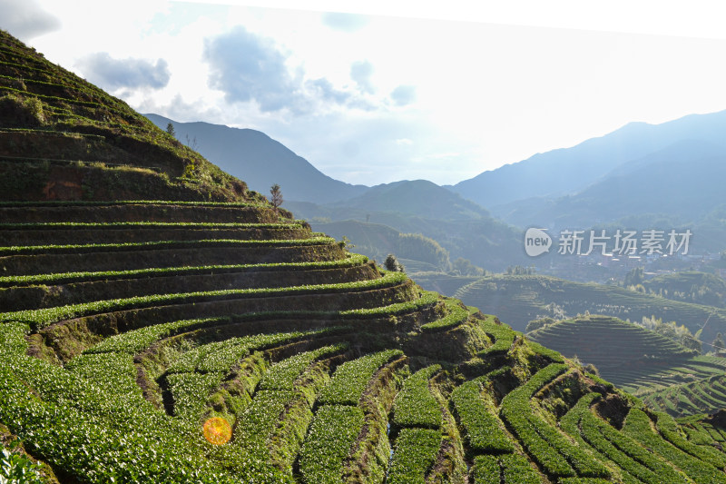 山林间的全景