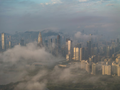 深圳福田CBD大湾区城市天际线上的薄雾