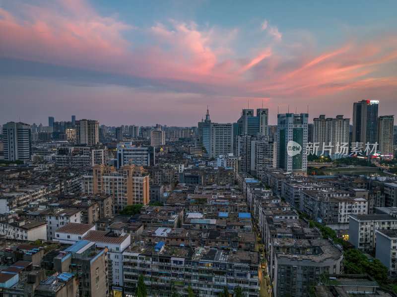 江西南昌滕王阁赣江双子塔日落蓝调夜景航拍