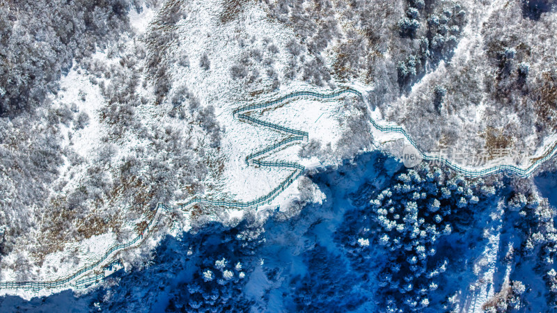 成都西岭雪山景区的阴阳界航拍特写