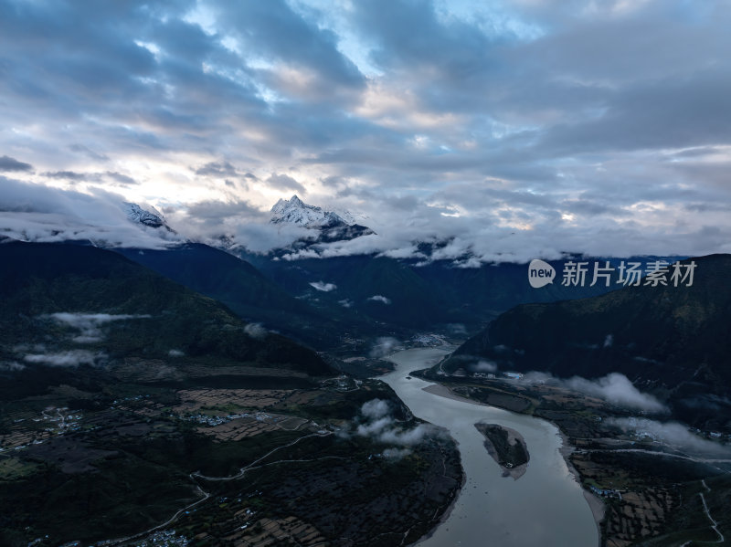 西藏林芝索松村南迦巴瓦峰雪山航拍