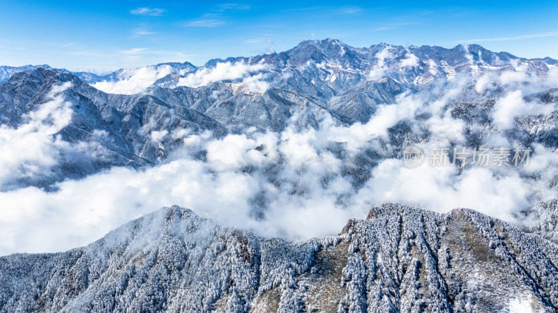 四川成都西岭雪山上空的云海群山航拍