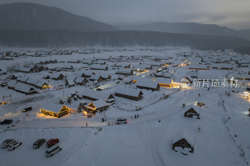 新疆阿勒泰禾木村冬季雪景