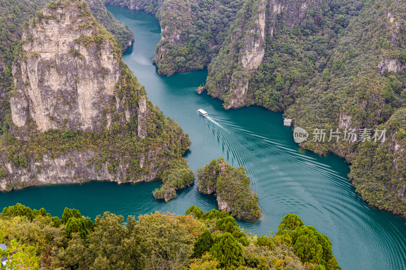 航拍峰林峡山水风光全景