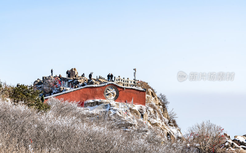 春雪后的泰安泰山风景区自然风光景点景观