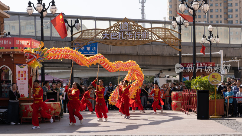 中秋节中国新疆国际大巴扎的特色节目表演