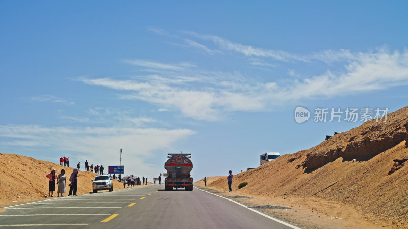 青海海西U型公路雅丹地貌