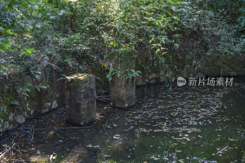 杭州宝石山景区挂牌山月牙池景点