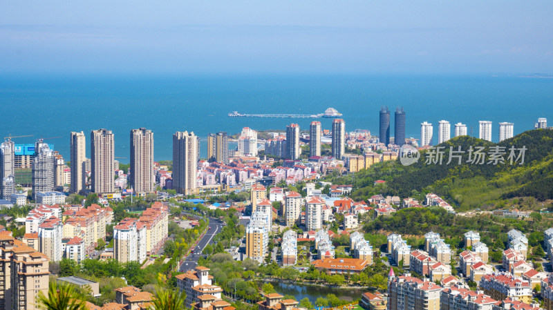 山东烟台沿海海岸线建筑群城市自然风光