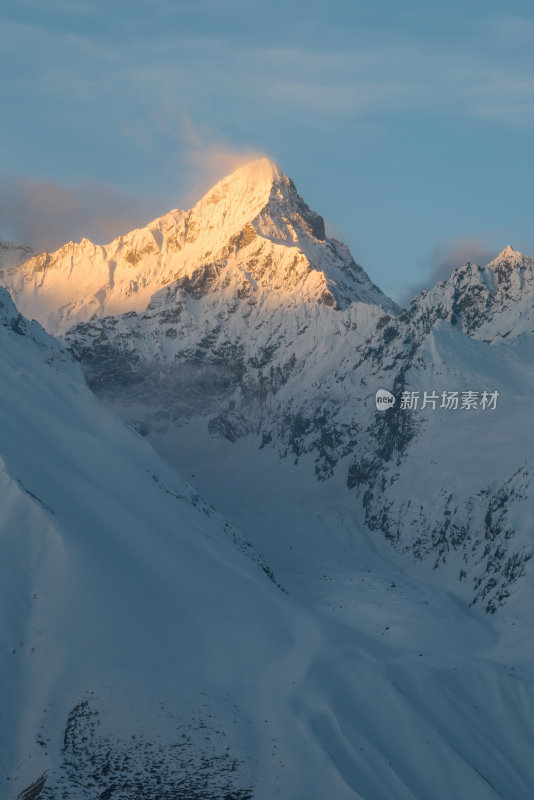 西藏昌都然乌湖来古雪山冰湖高空航拍