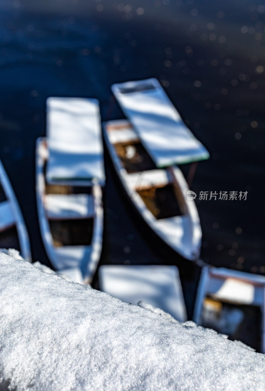 雪后的济南泉城公园游船景观