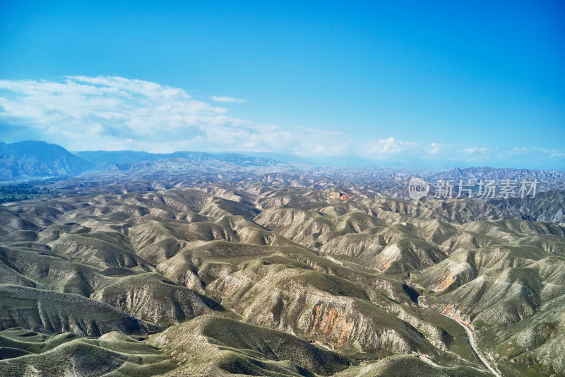 西北荒漠丘陵地表景观