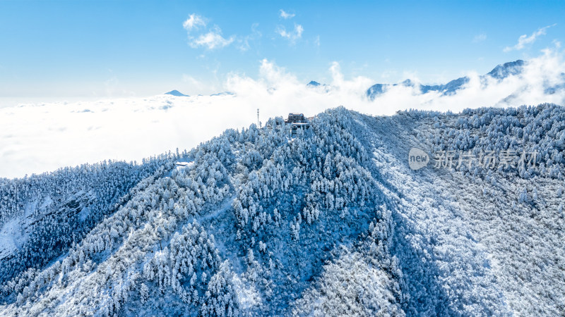 四川成都西岭雪山景区的日月坪航拍特写