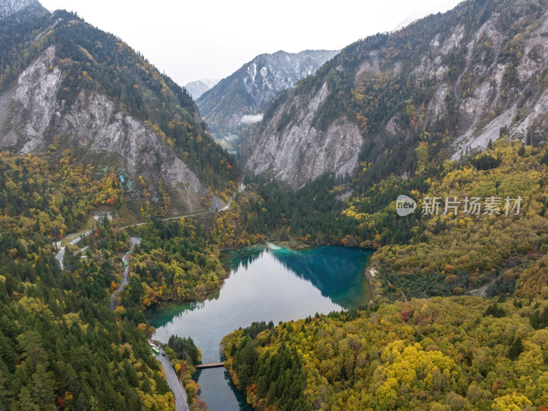 四川阿坝州九寨沟秋色网红瑶池高空航拍