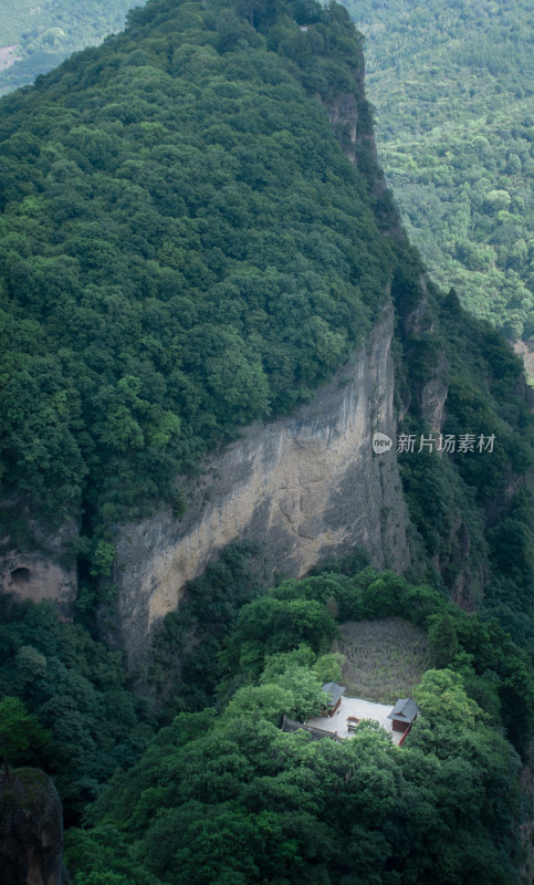中国甘肃平凉崆峒山古建筑自然风光