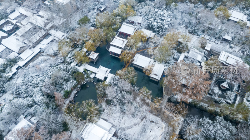 山东济南趵突泉泉水雾气雪景航拍