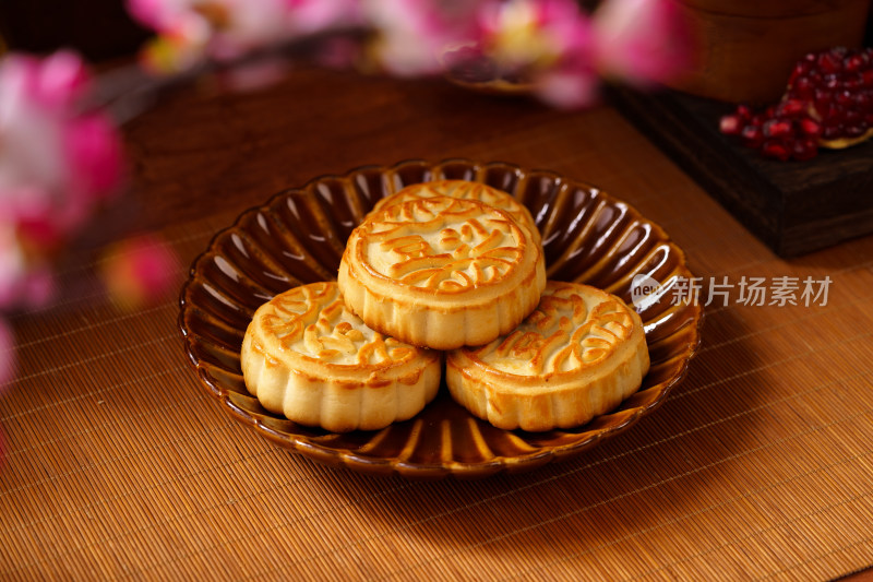 中秋节日特色美食豆沙月饼