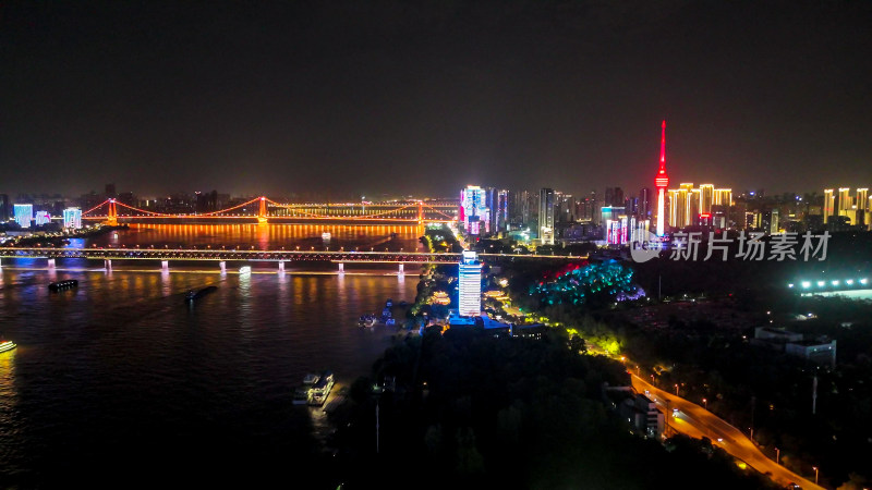 湖北武汉龟山公园电视塔晴川阁夜景航拍图