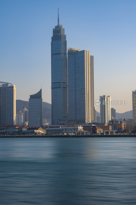 中国山东烟台城市夜景灯光秀滨海建筑风光