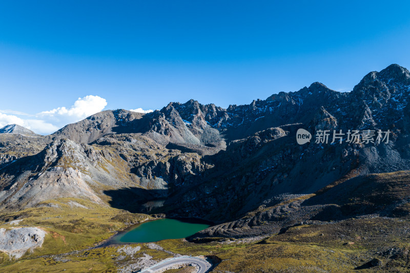 川藏线溪流湖泊