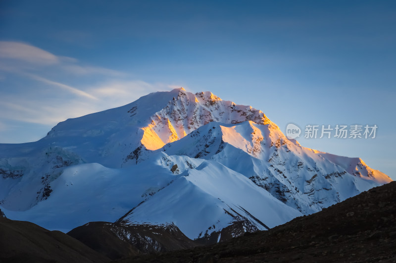 雪山日照金山希夏邦马峰