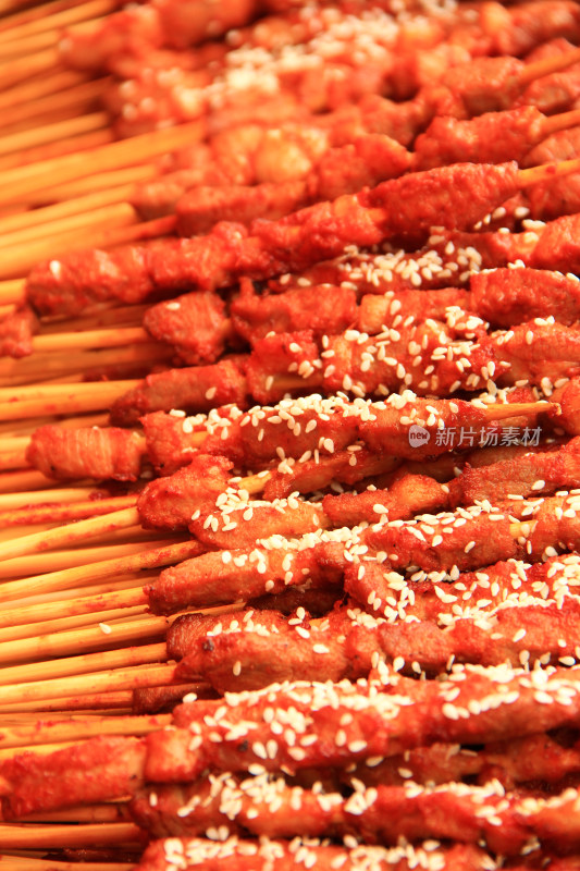 新疆美食：烤羊肉串