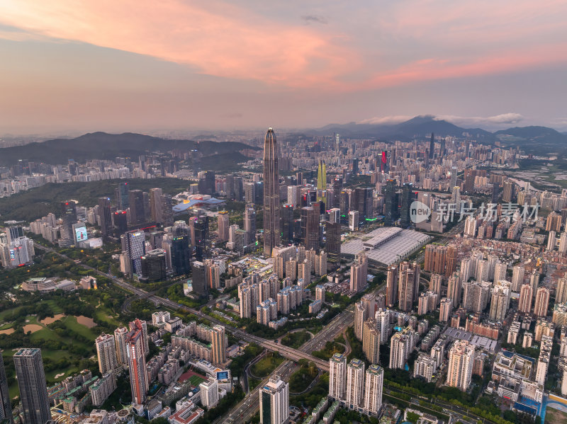 深圳福田CBD大湾区平安大厦夜景蓝调航拍