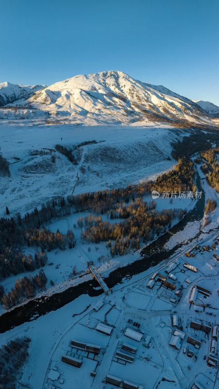 新疆北疆阿勒泰禾木冬季雪景童话世界航拍