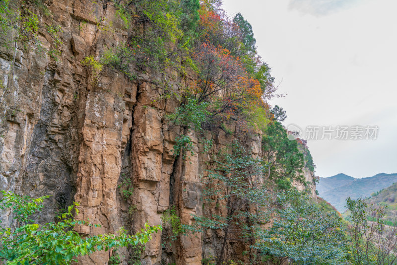 山东淄博潭溪山大裂谷地质公园秋景