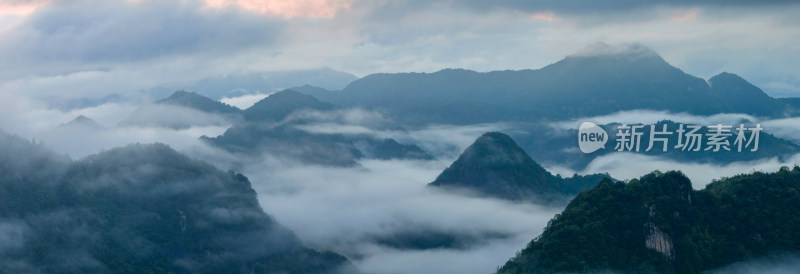 云雾缭绕山峦层叠的楠溪江风景区