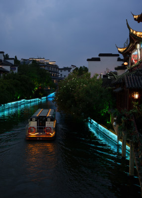 江南水乡的夜景