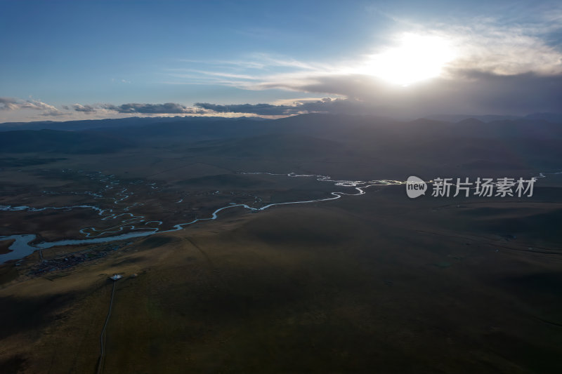 甘肃甘南玛曲阿万仓湿地蜿蜒河道草原航拍