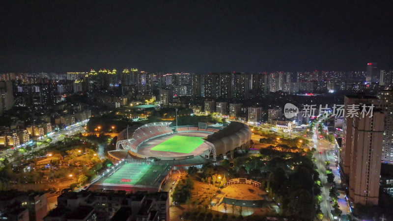 四川自贡南湖体育中心夜景摄影图