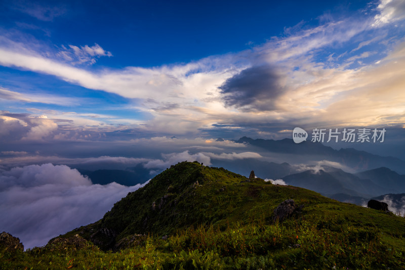 四川雅安牛背山云海