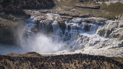 航拍壶口瀑布湍急水流