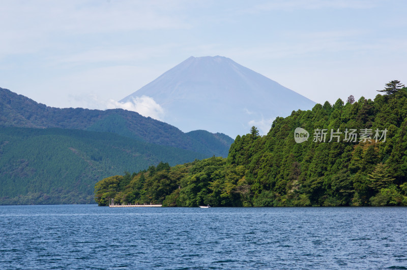 日本箱根芦之湖畔风光