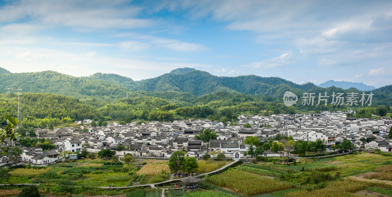 航拍宏村乡村田园风光全景图