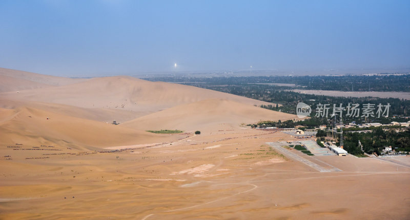 航拍敦煌鸣沙山风景