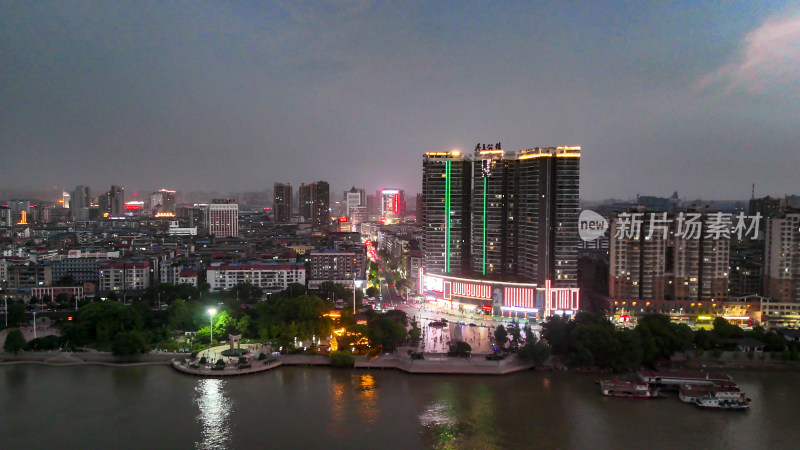 航拍湖北鄂州城市夜幕降临