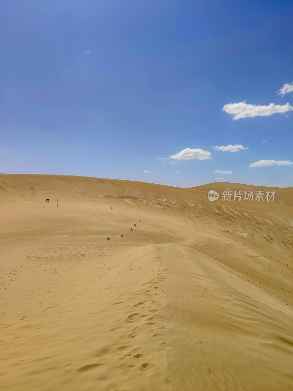 敦煌鸣沙山月牙泉风景