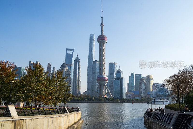 上海马路街道和陆家嘴CBD城市风光