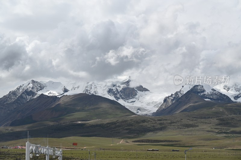 高原 雪山