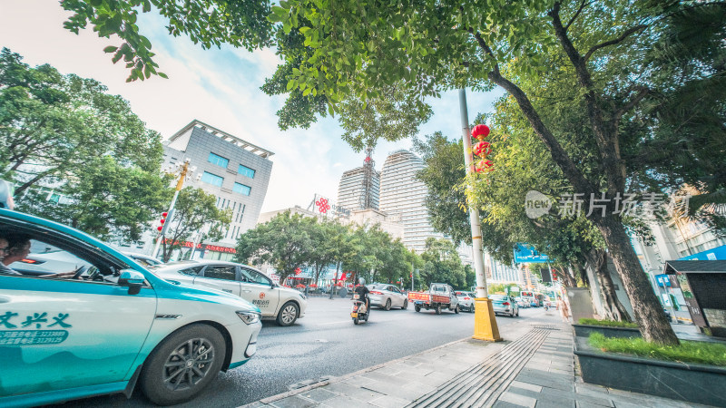 城市市区道路街景