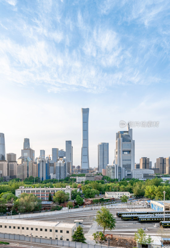 蓝天白云下北京国贸CBD和东三环主路国贸桥